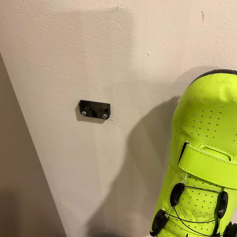 クイックリリース式サイクリングシューズ収納ラック 壁掛けホル - Cycling Gear Wall Storage のレビューと価格
