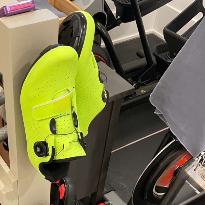 クイックリリース式サイクリングシューズ収納ラック 壁掛けホル - Cycling Gear Wall Storage のレビューと価格